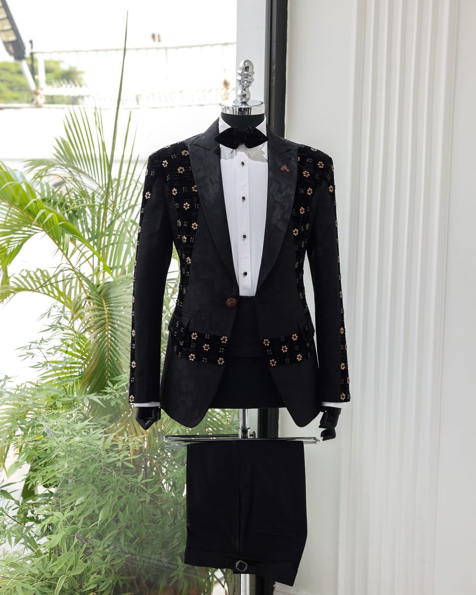 The “Wrap on black” Suit 4